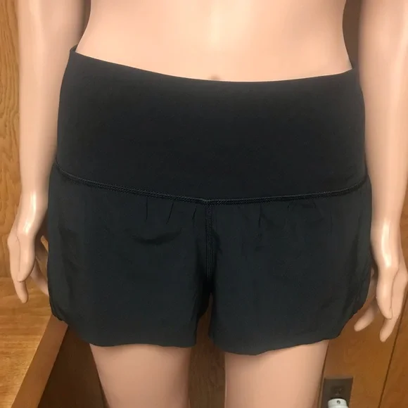 Lululemon Short Black-Size 6 -Good Condition - Picture 4 of 14